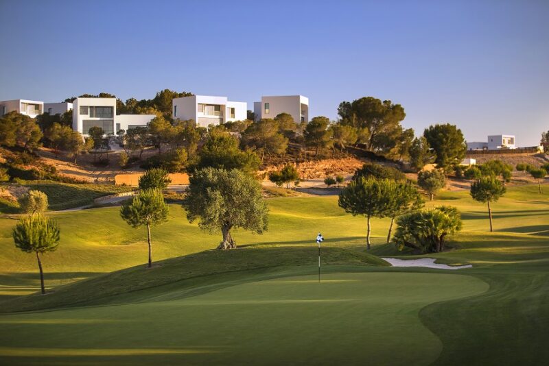 Las Colinas Golf Country Club real estate