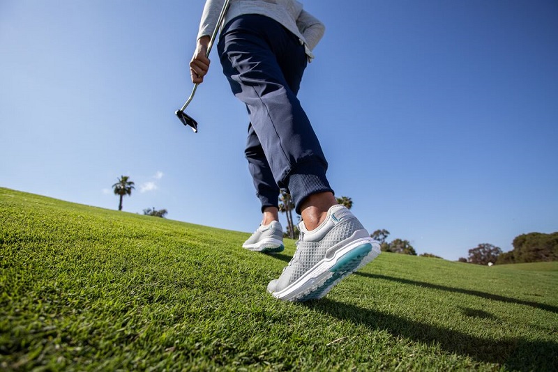Puma Golf PROADAPT ALPHACAT spikeless golf shoes in action-High-Rise-Puma-Silver-Porcelain-Berm
